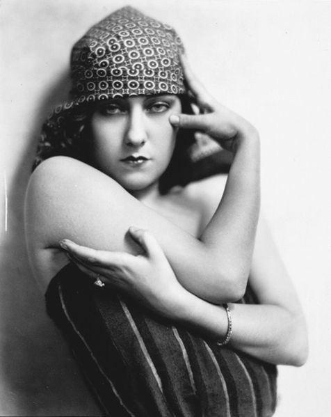 Gloria Swanson by Nickolas Muray, 1922.
